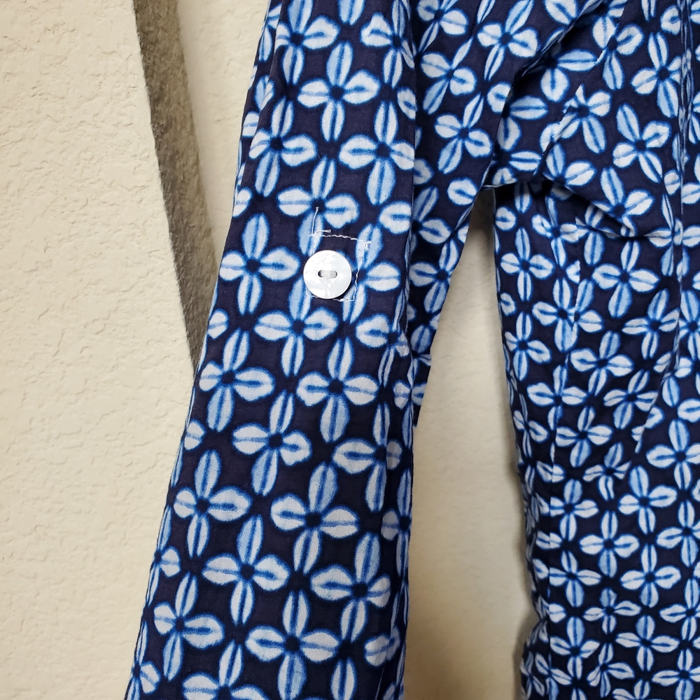 Tommy Bahama Indigo Cowrie Boyfriend Shirt. Size Large - Picture 4 of 6